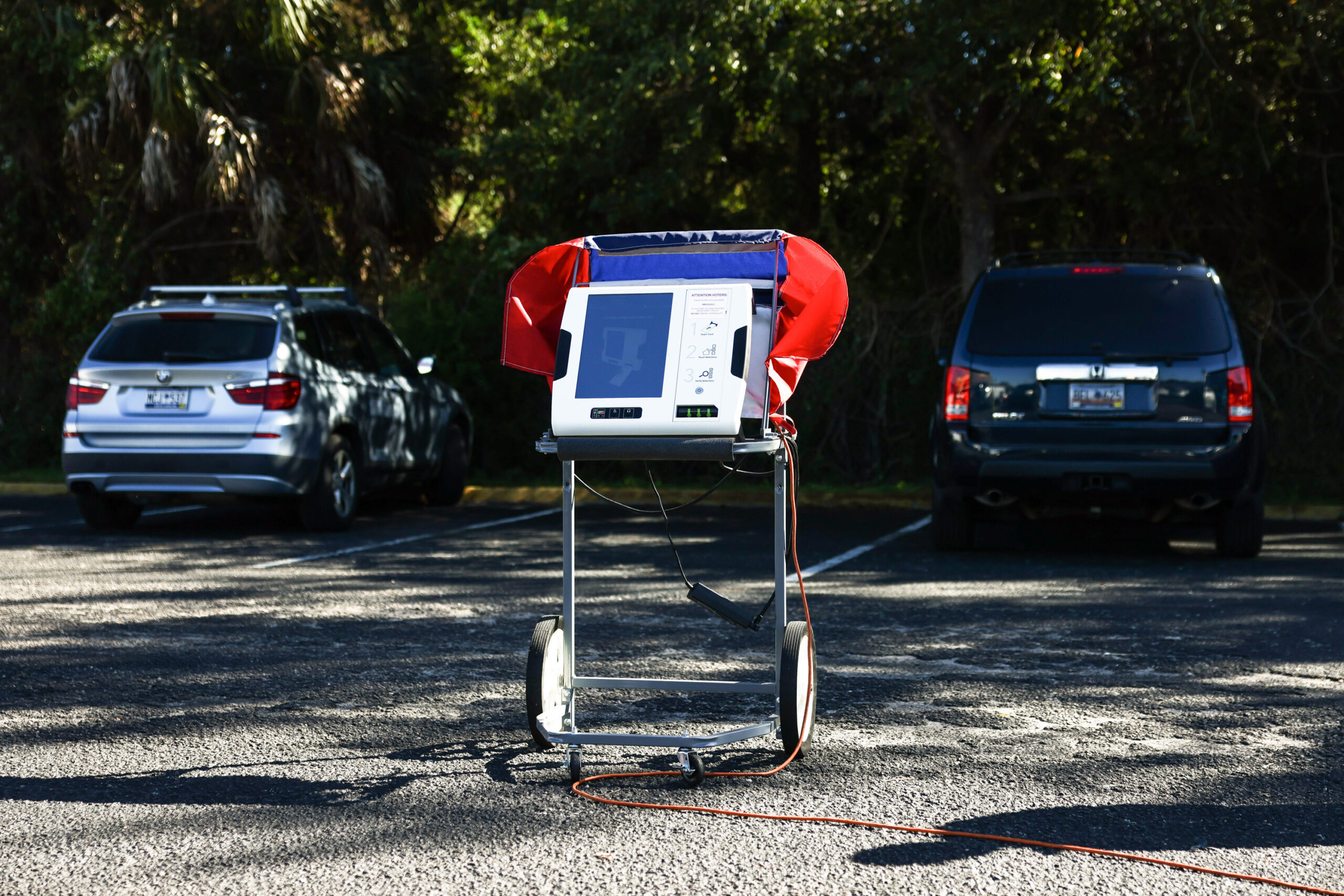 A curbside voting machine stands in a parking lot in South Carolina