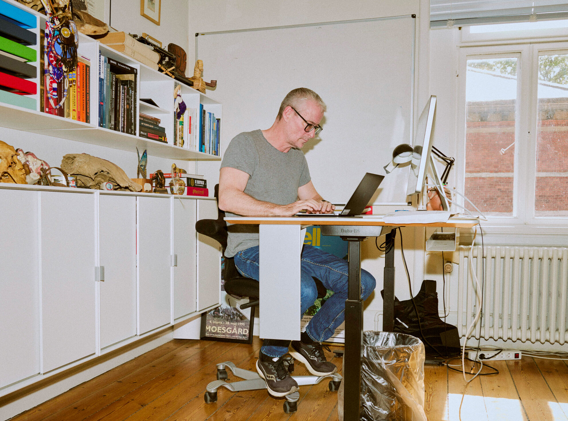 Eske Willerslev at his desk